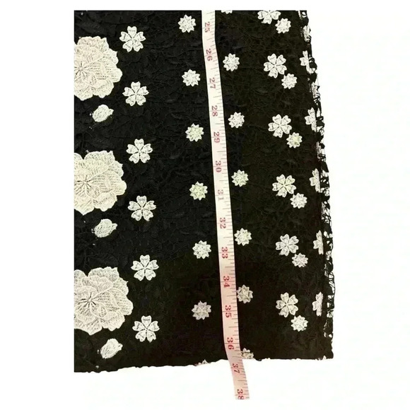 ML MONIQUE LHUILLIER EVA LACE DRESS SIZE 4 NWT - Picture 13 of 16